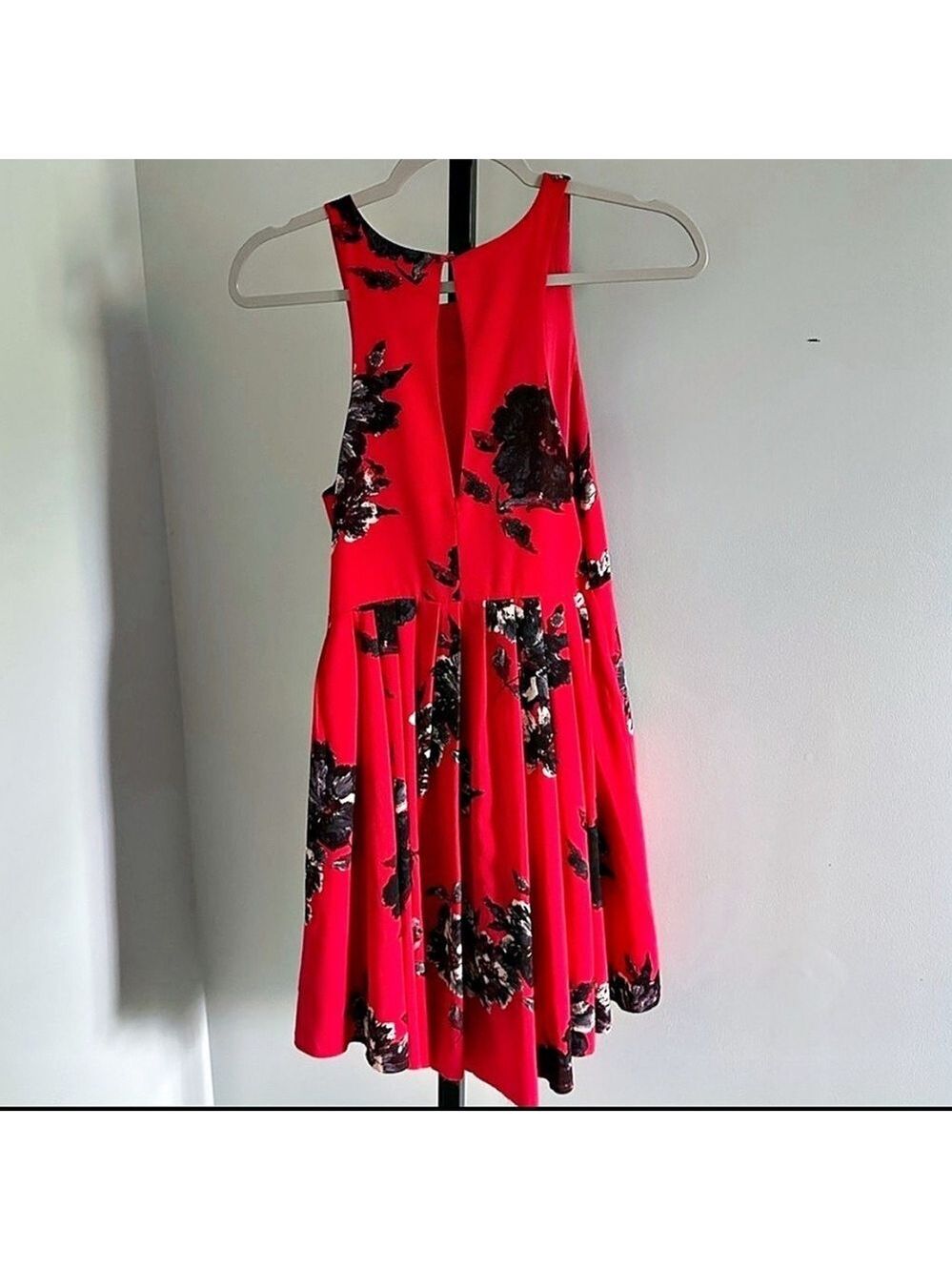 FREE PEOPLE- Cherry Red Floral Mini Dress-Size 2 Flutterby style-EUC - Picture 3 of 12